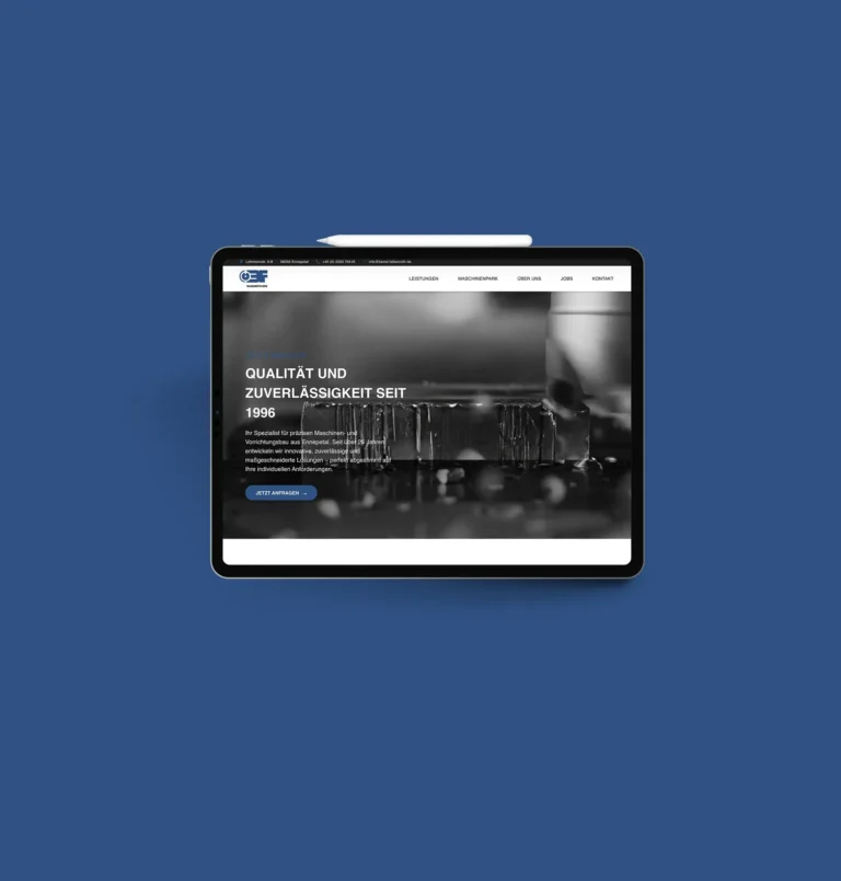 iPad-Mockup mit responsivem Website-Design für Falkenroth Maschinenbau auf blauem Hintergrund